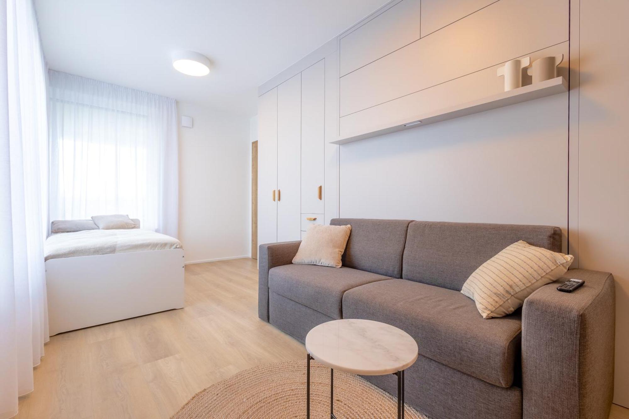 Appartamento Bright 2Br - 5Th Floor, Balcony, Free Parking By Gravity Praga Esterno foto