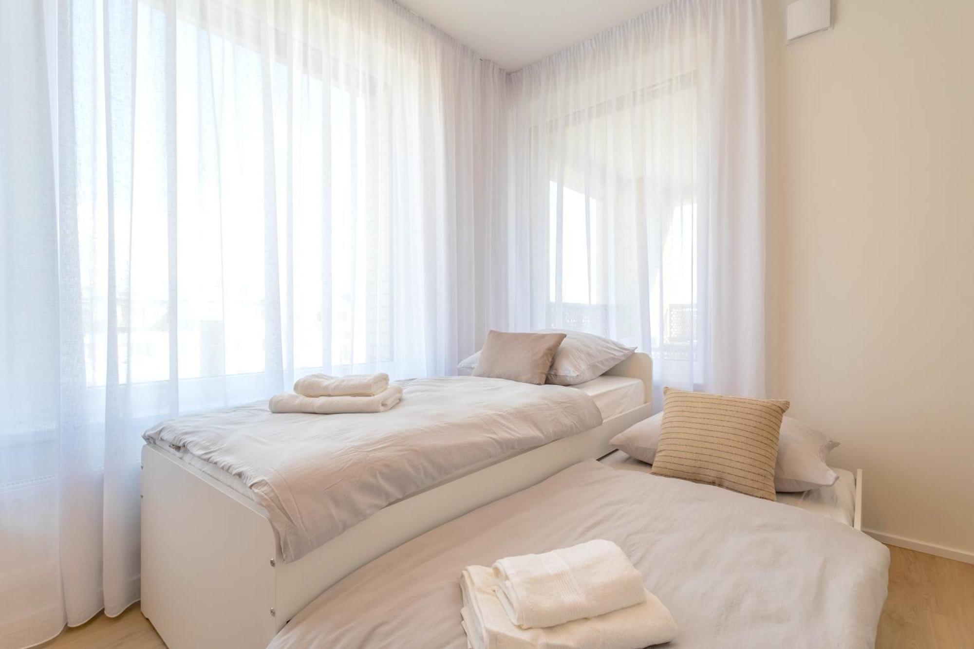 Appartamento Bright 2Br - 5Th Floor, Balcony, Free Parking By Gravity Praga Esterno foto
