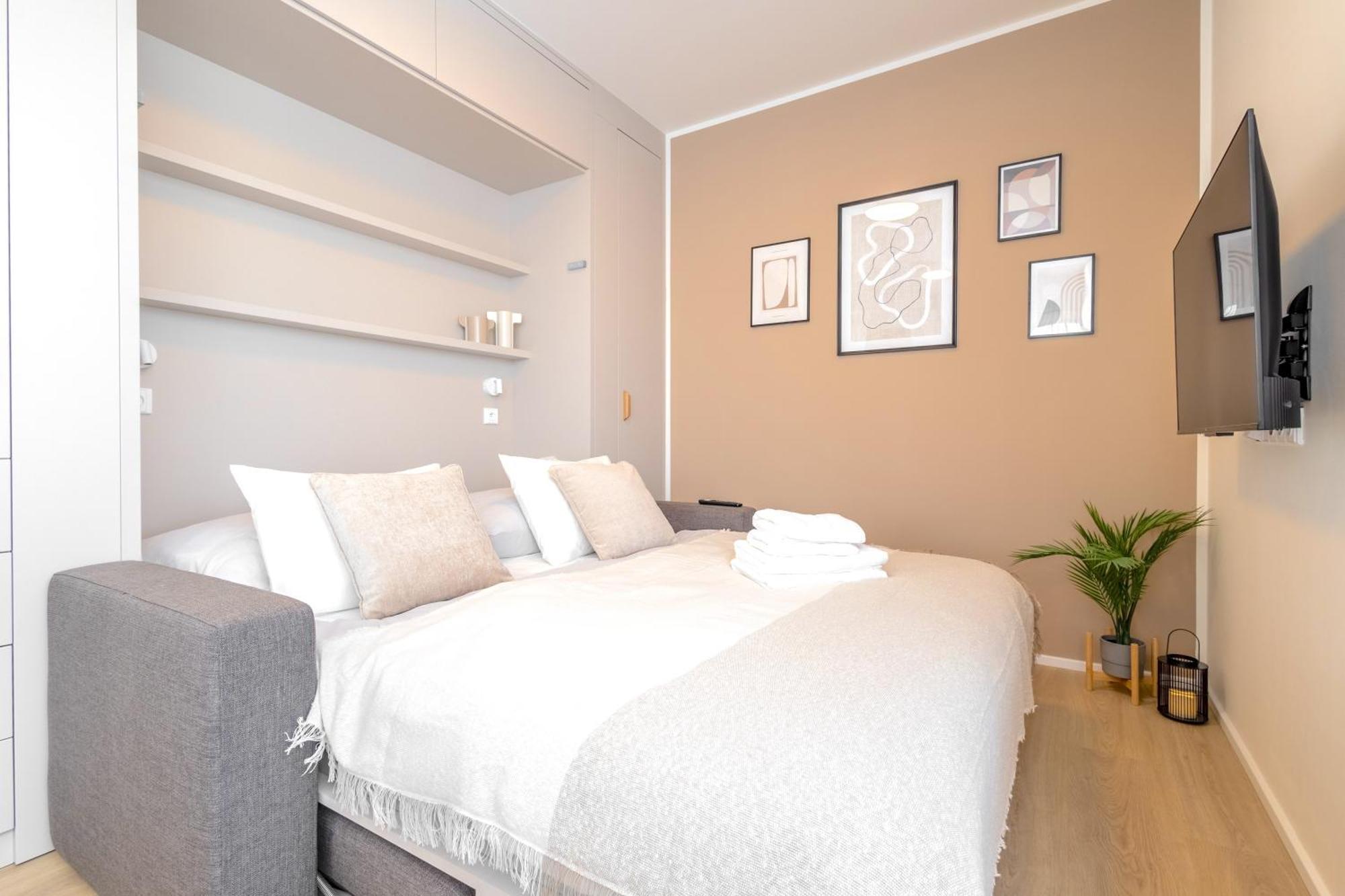 Appartamento Bright 2Br - 5Th Floor, Balcony, Free Parking By Gravity Praga Esterno foto