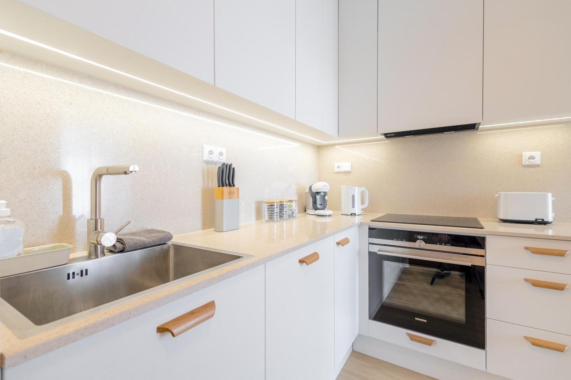 Appartamento Bright 2Br - 5Th Floor, Balcony, Free Parking By Gravity Praga Esterno foto