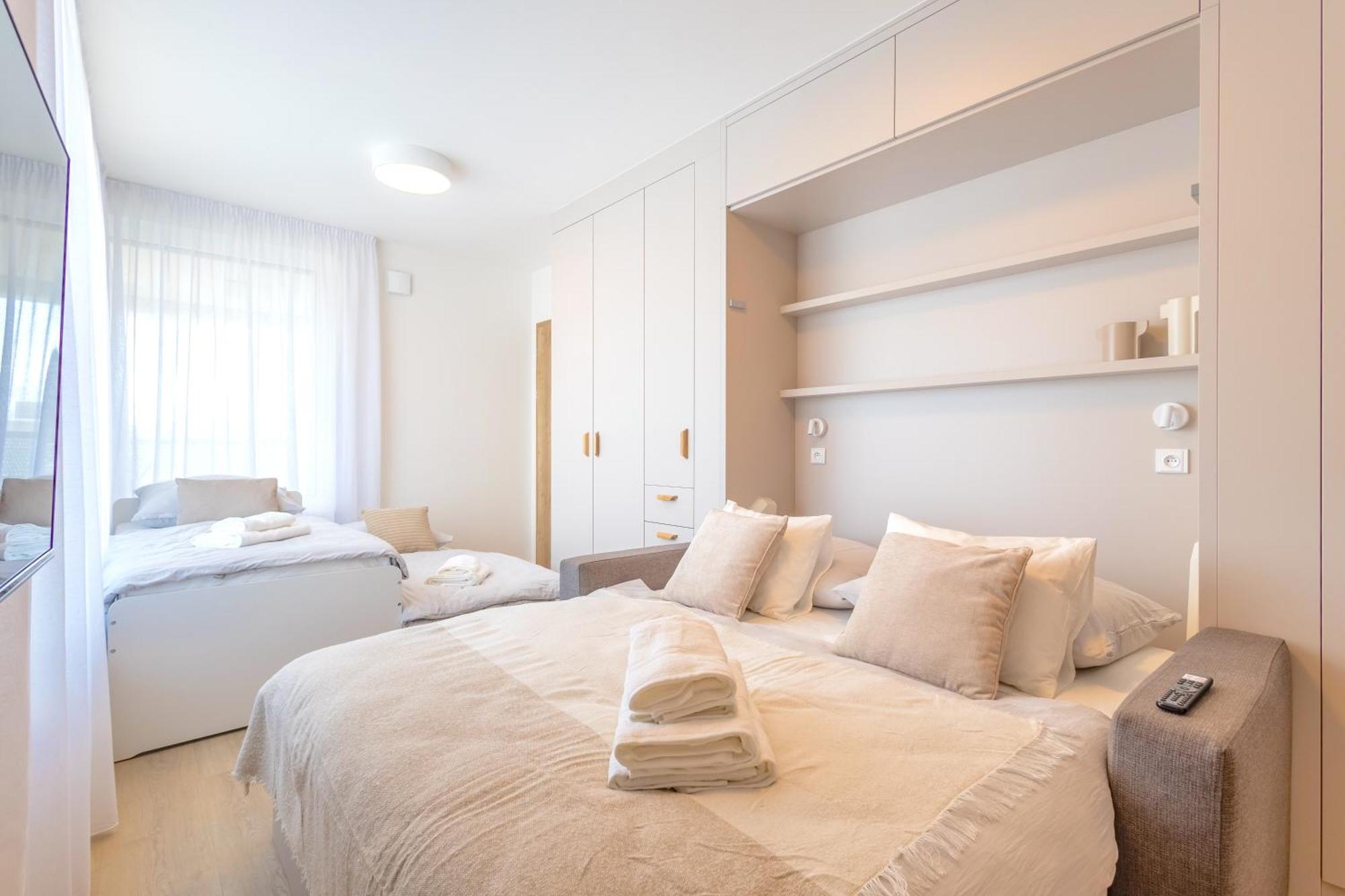 Appartamento Bright 2Br - 5Th Floor, Balcony, Free Parking By Gravity Praga Esterno foto