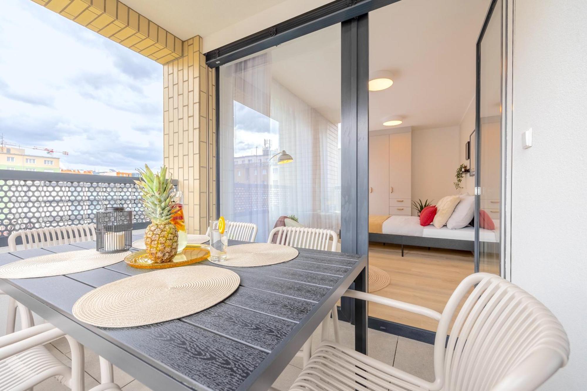 Appartamento Bright 2Br - 5Th Floor, Balcony, Free Parking By Gravity Praga Esterno foto