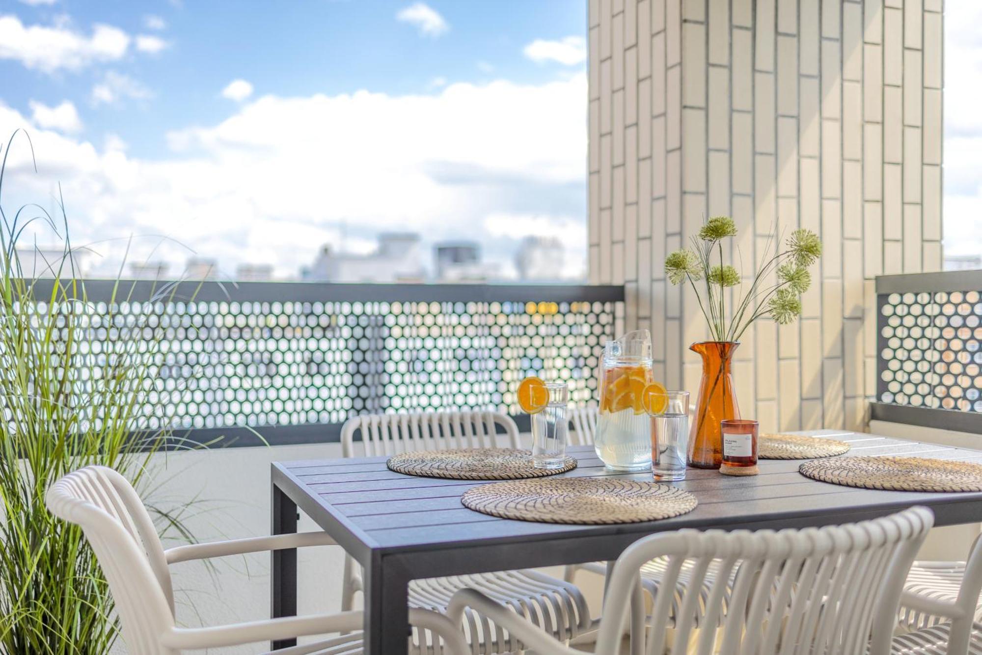 Appartamento Bright 2Br - 5Th Floor, Balcony, Free Parking By Gravity Praga Esterno foto