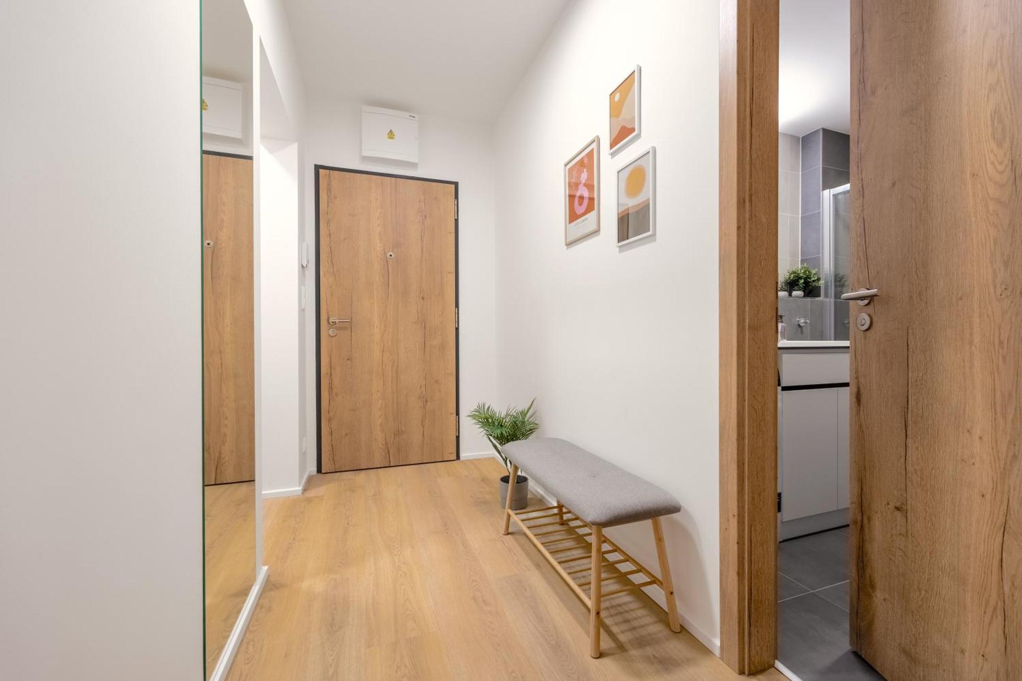 Appartamento Bright 2Br - 5Th Floor, Balcony, Free Parking By Gravity Praga Esterno foto