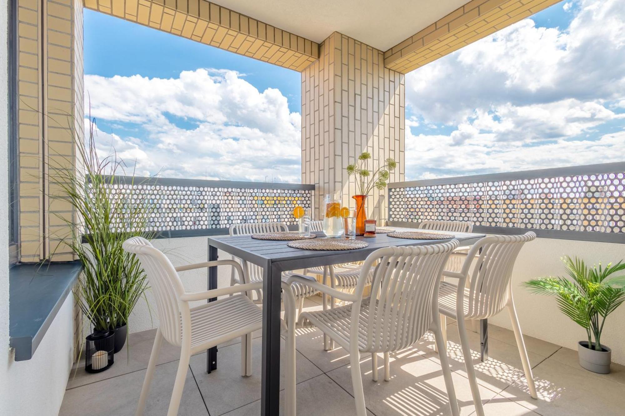 Appartamento Bright 2Br - 5Th Floor, Balcony, Free Parking By Gravity Praga Esterno foto