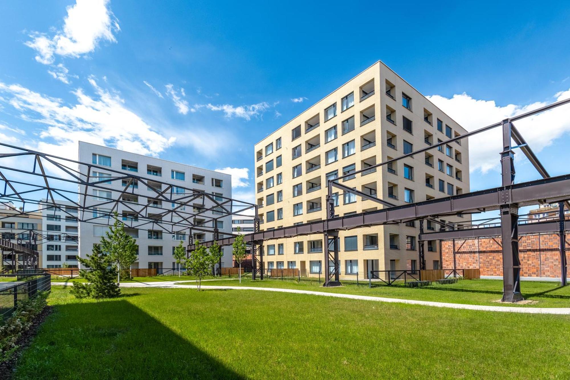 Appartamento Bright 2Br - 5Th Floor, Balcony, Free Parking By Gravity Praga Esterno foto