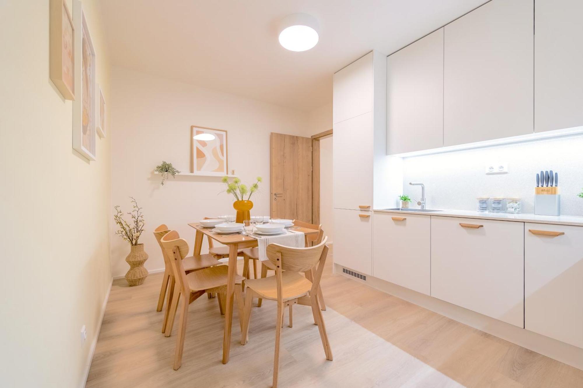 Appartamento Bright 2Br - 5Th Floor, Balcony, Free Parking By Gravity Praga Esterno foto
