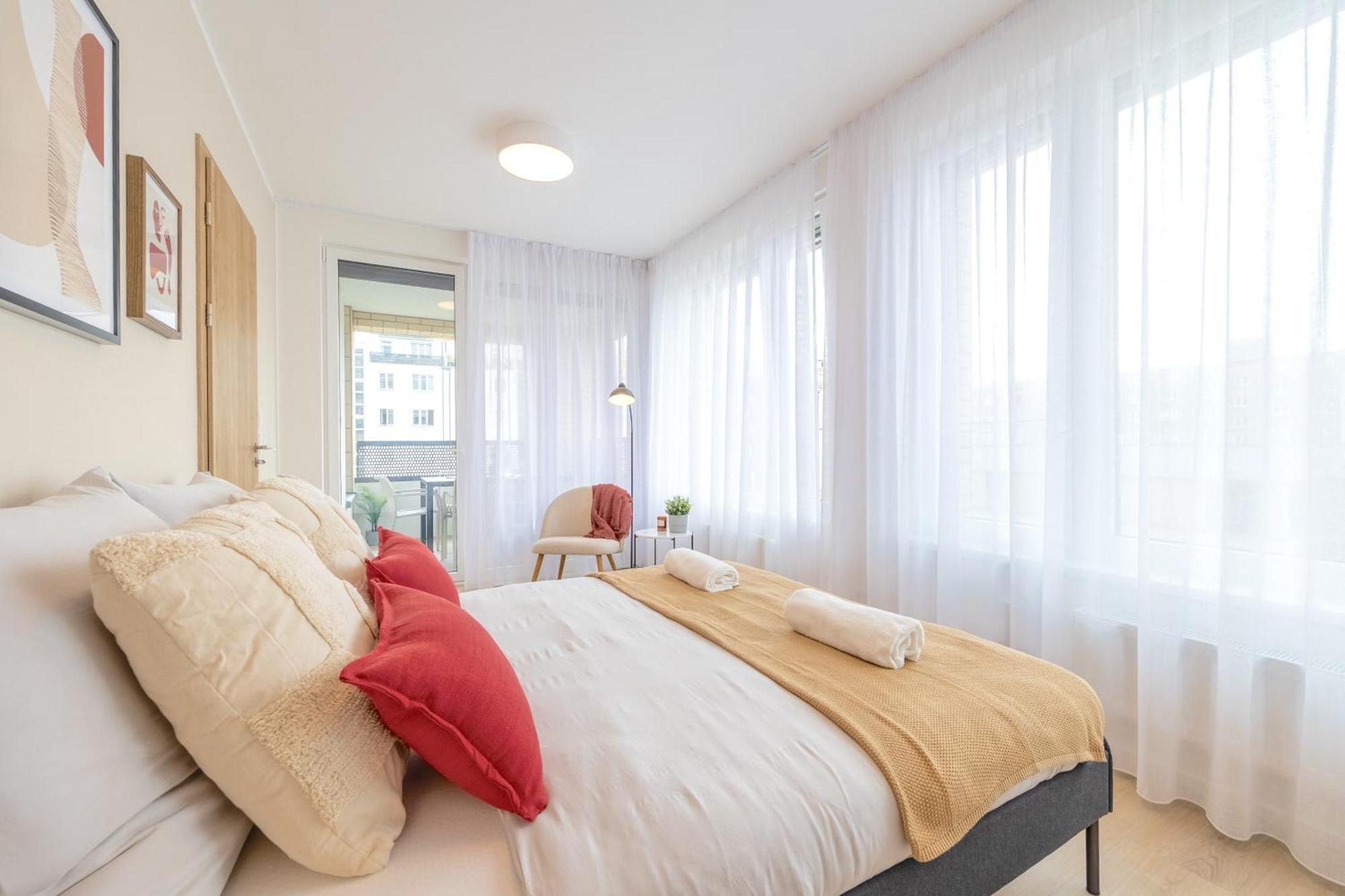 Appartamento Bright 2Br - 5Th Floor, Balcony, Free Parking By Gravity Praga Esterno foto