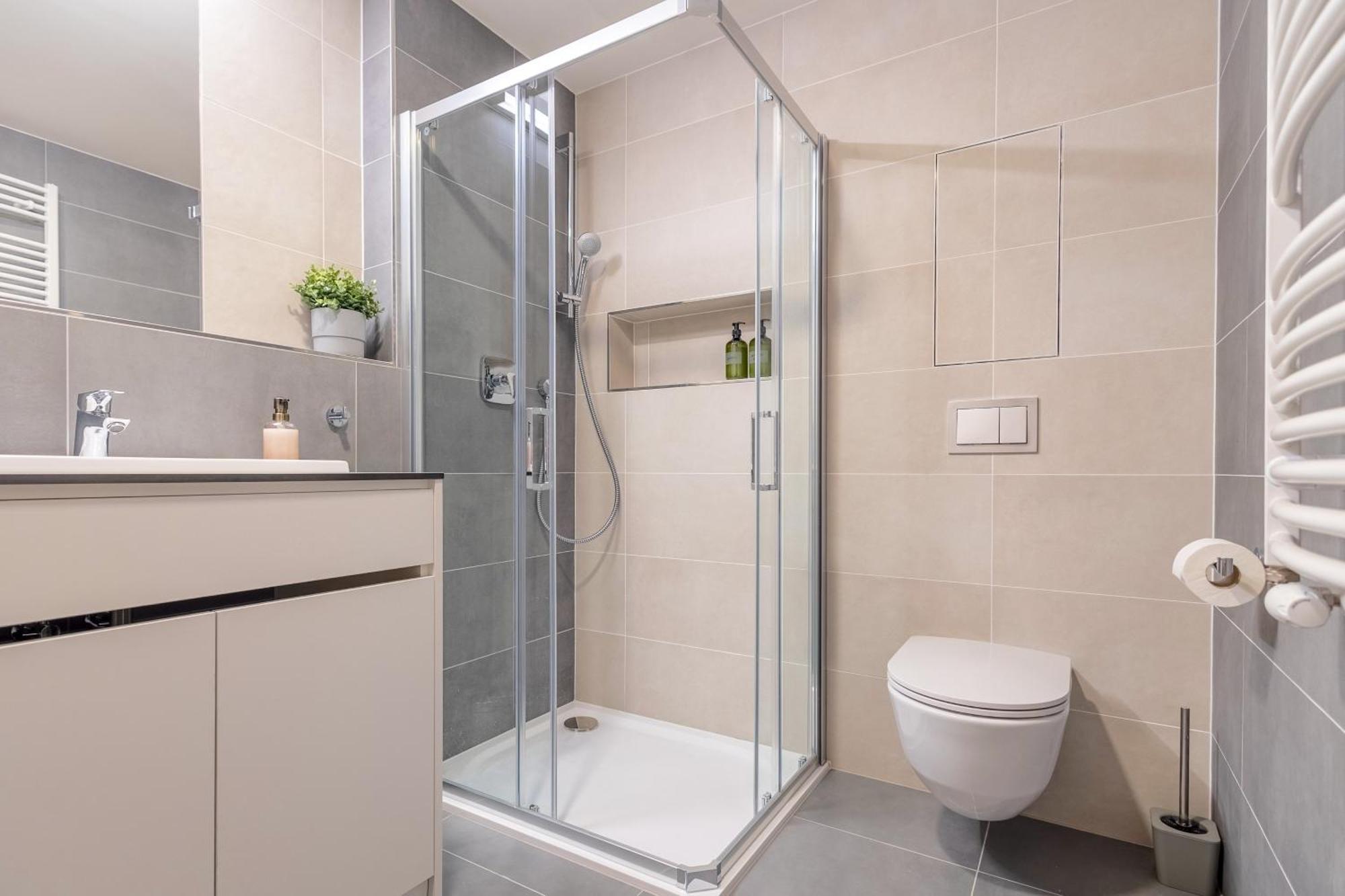 Appartamento Bright 2Br - 5Th Floor, Balcony, Free Parking By Gravity Praga Esterno foto