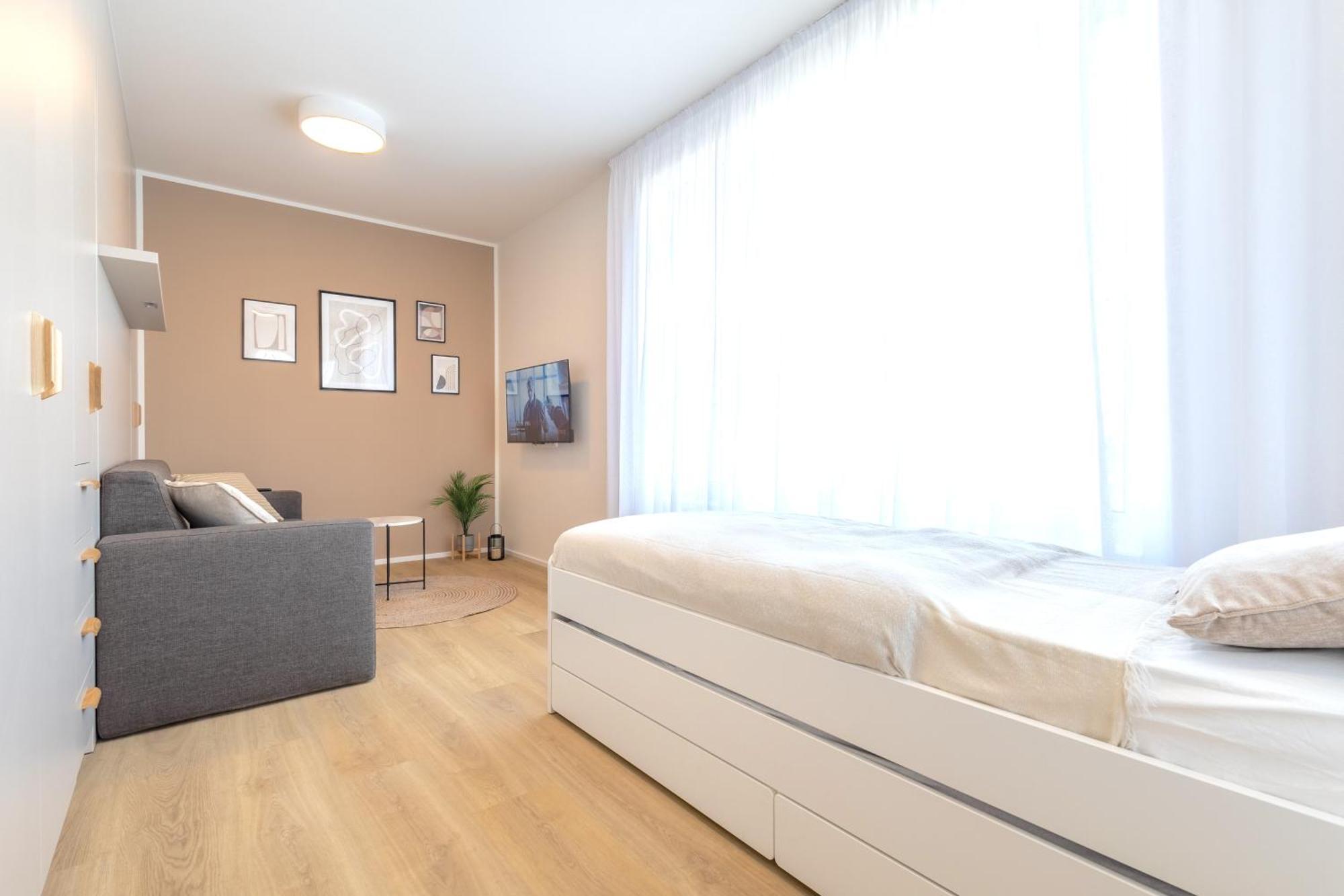 Appartamento Bright 2Br - 5Th Floor, Balcony, Free Parking By Gravity Praga Esterno foto