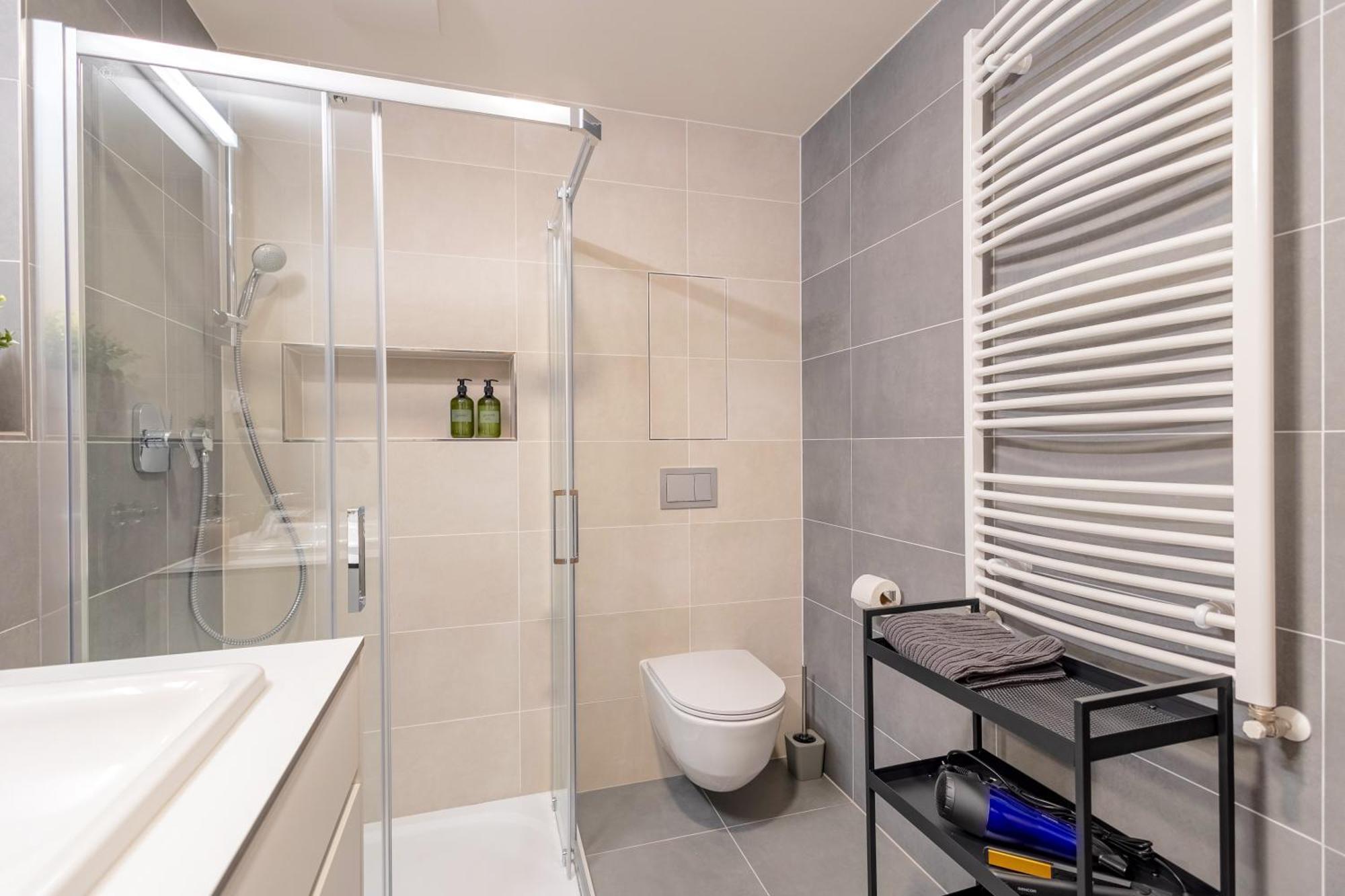 Appartamento Bright 2Br - 5Th Floor, Balcony, Free Parking By Gravity Praga Esterno foto